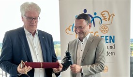 Jörg Kernstock übergibt sein Präsidentenamt an Frank Hanewinckel (li.)