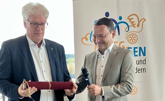 Jörg Kernstock übergibt sein Präsidentenamt an Frank Hanewinckel (li.)